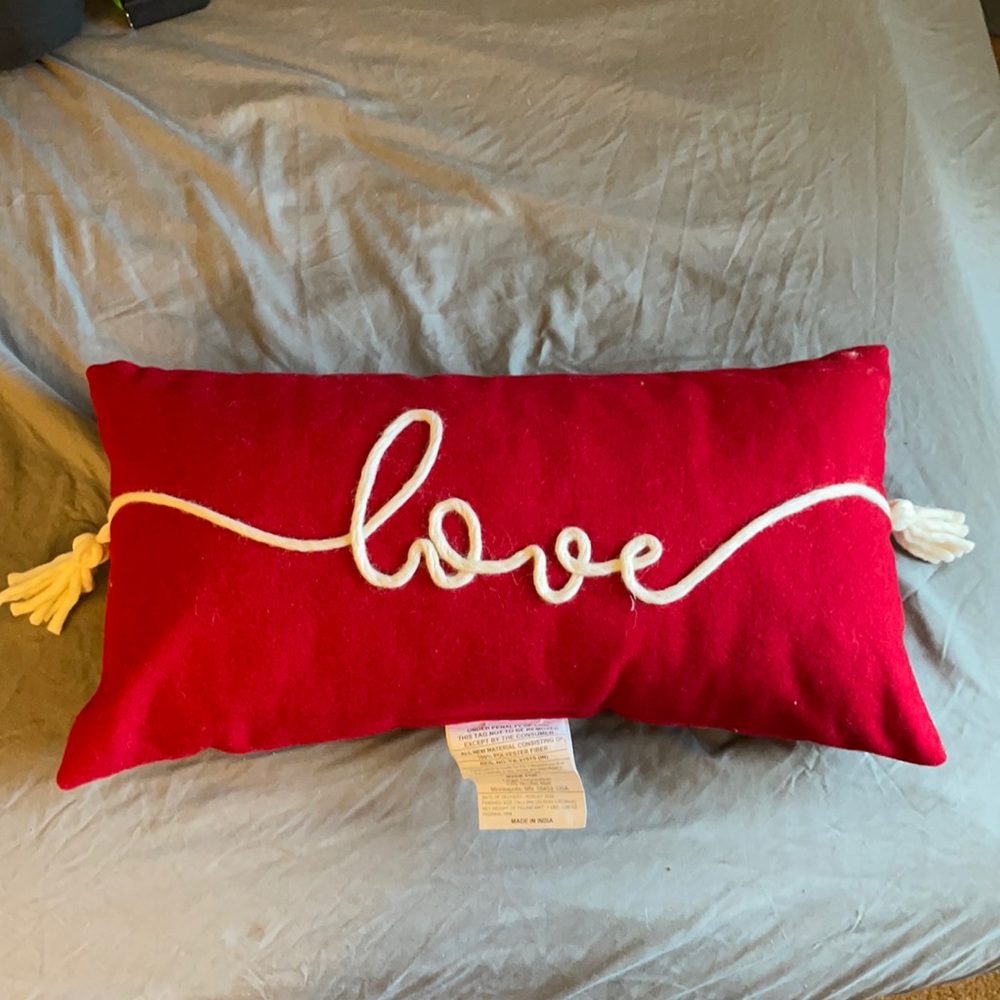 Accent pillow